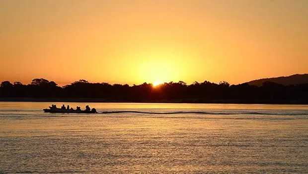 Rio Araguaia, barco no entardecer