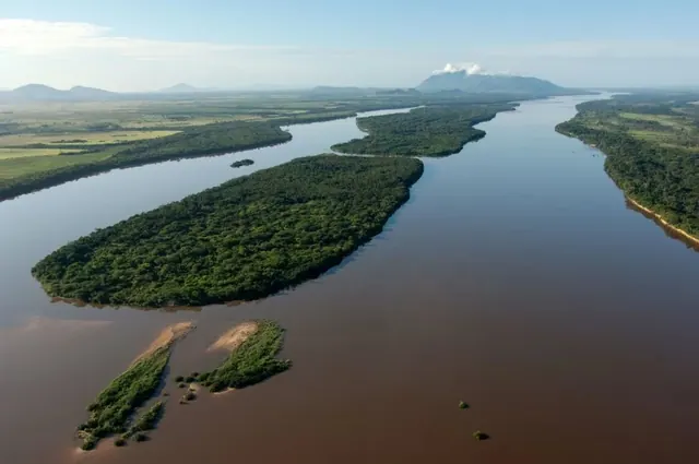 Rio Negro, ilhas de Anavilhanas vistas do alto
