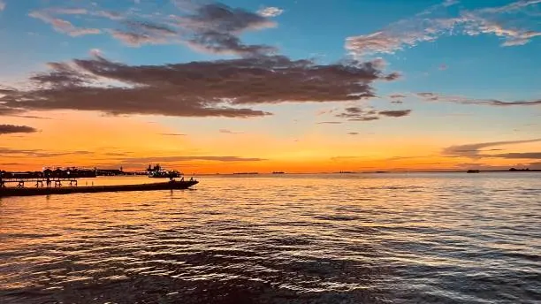 Rio Tapajós, entardecer com píer